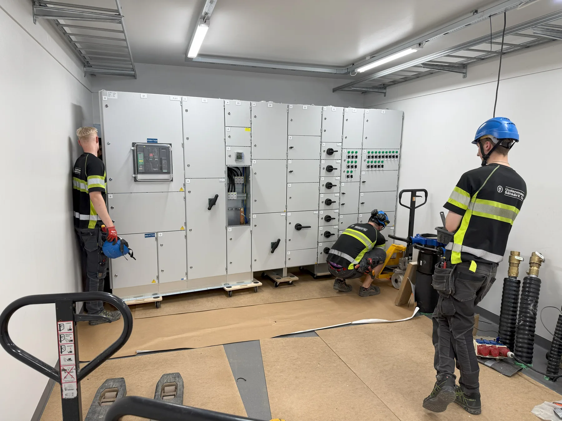 Sähkökeskuksen asennustyö